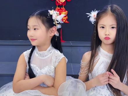 姐姐平时都化这么浓的妆吗@小伊一 #小戏精来了 #闺蜜 #飙演技 #谁教的娃这么优秀😀 #合拍愉快🌹🌹🌹 @抖音媒体内容优推官