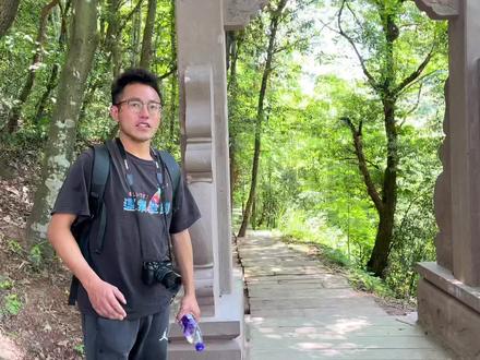 实地探访位于道教名山齐云山上的张三丰墓和明清时期羽化真人墓。 #历史古迹 #太极 #齐云山