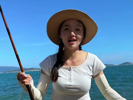 海南无人荒岛上钓鱼资源太好了,手竿也能连杆大海鱼 #带着狗狗去旅行 #户外美食 #户外钓鱼#蓝鲫青春版