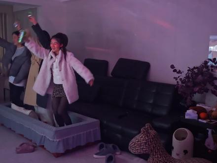 把最年轻的男模喊上来😂😊😊#