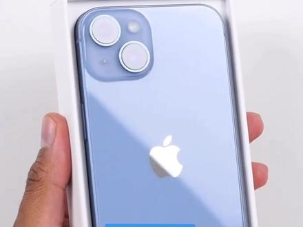 #iphone14 蓝色版开箱,升级最小的一代,外观变化不大,蓝色比远峰蓝更浅,你会转而考虑iPhone 13吗?#iphone14灵动岛 #iPhone13