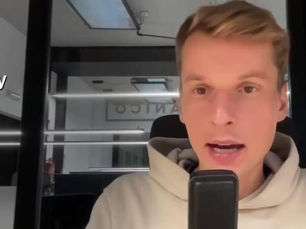 他靠一个简单的应用每月赚 25 万美元