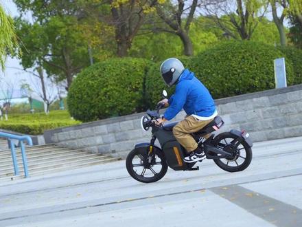 高度自定义的Siri语音解锁,让你一秒登陆“火星”!#电动车 #新国标电动车 #小牛电动 #让骑行成为一种生活