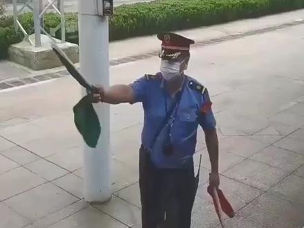 济南机务段外卖纠纷引众怒!体面的从来不是职业,是尊重