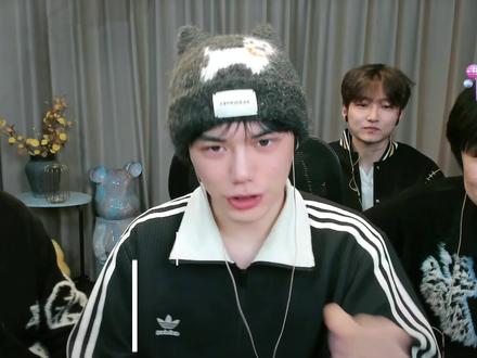 别样开篇好喜欢(小拐3分钟洗头) #冻腰冻拐创作者激励活动 #冻腰冻拐三角洲行动