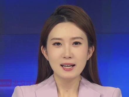 一村庄惊现“不速之客”,村民反应绝了!
太惊喜!山西霍州村庄闯进野生小花豹,还溜进村民家“串门”!村民虽意外却超暖心,深知其珍贵第一时间上报。相关部门火速赶到,安全捕获后移交救助中心,确认小花豹身体状况良好~一场有惊无险的邂逅,为村民的守护和部门的高效点赞!
(主播、摄像:李瑶昕;编辑:路漠)