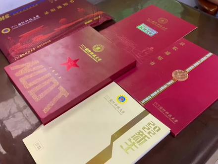 #录取通知书 #国防科技大学 携笔从戎,报效国家!弟弟的通知书到了,他不在家让妈妈替他拆了,从此,上交给国家!#金榜题名