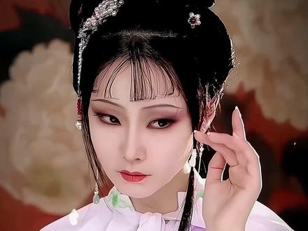 我哪里比得了她们,什么金啊玉的.我只是草木的人罢了!#红楼梦 #林黛玉 #仿妆不仿人 #卡点 #原创