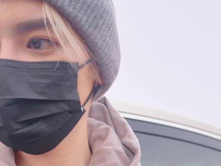 这是我们第一次线下见面,一眼定终身啦!超级真诚的宝宝心都化了(桃妹都是熬了一夜,宝宝下班已经天亮了)#侯明昊 #侯明昊下班 #侯明昊红烨