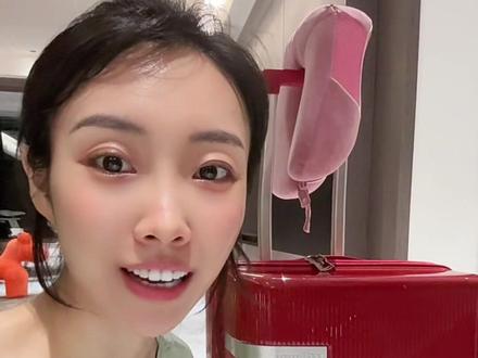 明天就出差去了,带上超大行李箱可以装很多很多东西,空间收纳也做的很好!不仅方便颜值也很高😊