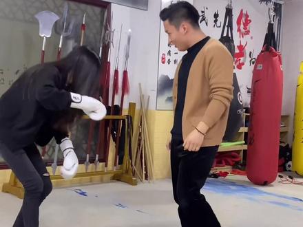 @🍃逍遥龙 他打我我疼,我打他我更疼,哪个环节出了问题🤕️🤕️@抖音小助手