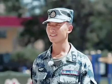 小威威真的好容易害羞,憋笑超可耐呀 #王威班长 #真正男子汉