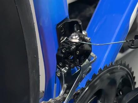 关于shimano公路机械前拨的调试方法,(此调试方法仅是我个人经验)我想很多人会遇到这种情况#公路自行车 #自行车维修