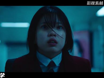 一口气看完恐怖片《诡异列车》 《诡异列车》以神秘列车为舞台,离奇事件接连发生,乘客陷入未知恐惧。随着真相逐步揭开,现实与幻象交织,悬疑氛围拉满,结局反转令人意外#恐怖电影 #抖音午夜放映厅 #一剪到底 #影视解说 #了不起的精讲团