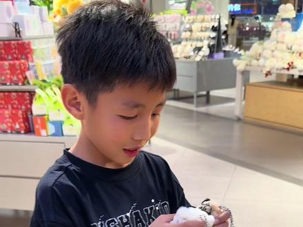#小孩子真实生活分享计划 小小的礼物,只需满心欢喜的心意,小朋友之间的情谊,简单又珍贵