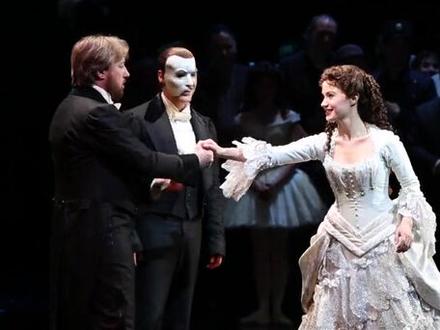 经典永流传,2013年歌剧魅影百老汇25周年返场人鱼全家桶+夜之乐章,全场贼激动的拉面。上传存档#歌剧魅影#剧院魅影#百老汇#音乐剧 #歌剧魅影 #ramin