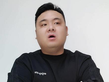 这班级口号太霸气了,特别是三班。#上学时遇到的各种老师#三班三班非同一般 #老师 #原创搞笑 #我要上热门 #上学时遇到的各种老师 #当年但凡有这么个老师