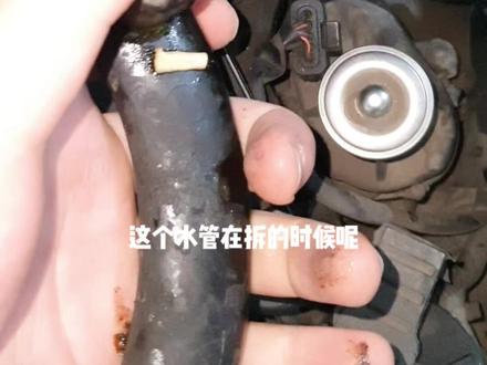 奔驰c200,挑战全网最快拆装这跟水管(免拆变速箱,高压油泵,真空泵)#修车 #修理工