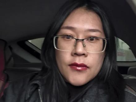 买的减肥胶囊含违禁成分,法院判退一赔十!
江西一女子在抖音买减肥胶囊,卖家说一天一粒瘦20斤。她花了1240块买了45颗。
结果吃了之后低血糖晕眩,吃不下东西。一检测,发现含有国家明令禁止的违禁成分——西布曲明!
法院判了:退货款1240元,再赔12400元,一共13640元!
记住:减肥药说得再神,也别轻易信。特别是那种一天瘦一斤的,十有八九有问题。
觉得有用点个赞。
我是康律师,每天讲一个用得上的全国案例。关注我,多学法律少吃亏。