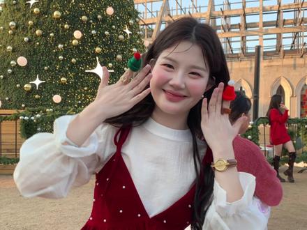 今天预制一下圣诞约会穿搭吧~ #氛围感拉满的冬日穿搭 #韩系穿搭 #ootd穿搭 #小个子女生的冬季逆袭穿搭 #秋冬穿搭