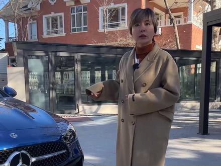 眼看着C63都要变2.0T加电机了,这个奔驰C 350eL就显得有点意思了