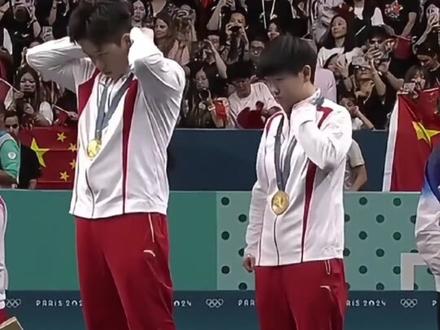 #奔赴热爱我的2425 总台体育评论员高菡与中国乒乓 一起奔赴热爱2025!#来央视频一起跨年 #总有美好在路上 #跨过2024