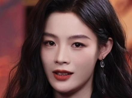 陈丽君想每天对她的观众说:
“爱是我们来这烟火人间的意义。”
#陈丽君 #爱 #真心 #电影镖人投稿大赛 #陈丽君镖人