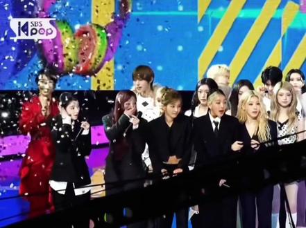 孩子们是真的被打击多了🥺 一位粗卡 全员不可置信看得我心碎😌
以前的志在必得的你们不见了🥺
#idle #mono #一位 #打歌 #雨琦
雨琦一开始摇头是觉得拿不到吗😌