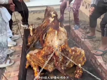 巴铁土豪杀一头骆驼烤,全村人吃,太奢侈了 #烤骆驼 #烧烤 #美食 #骆驼