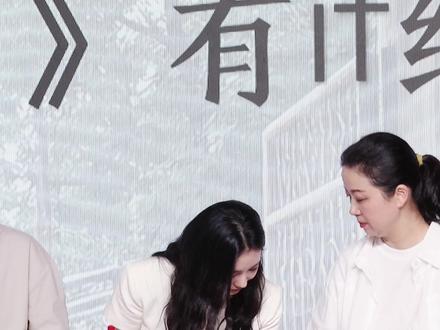 苟师收到秦娥送的礼物现场泪崩😭#孙浩 #刘浩存 #主角