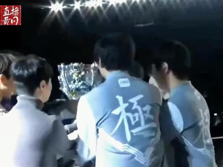 两个电竞世界顶尖高手都来自黄冈西湖中学。#英雄联盟 #bin #jackeylove #黄冈 #西湖中学