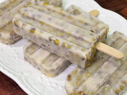 自制绿豆雪糕,,无添加更健康,做法简单到离
谱,夏天实现雪糕自由就靠它#绿豆雪糕 #自制雪糕 #雪糕模貝 #夏日解暑#儿童美食