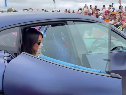 勒克莱尔和女友抵达围场😎
#勒克莱尔#法拉利#英国大奖赛#热门