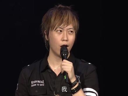 飞驰人生3片尾曲 五团合唱版 这就是群像的魅力! #飞驰人生3 #五月天 #wmls 看电影之前就在想这次有没有五月天的片尾曲,毕竟1的一半人生好好听,结果在片尾听到了《永远不回头》,一下子就想到这个视频了!在犀利趴里看到了超摇滚的五月天,宝岛乐团合唱也太燃了,这就是群像的魅力吧!!