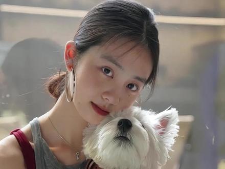 不知不觉,黄多多已经这么惊艳了,是一个温柔又有力量的少女 #黄多多