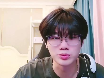 不再依赖哥哥算长大吗?
Oo3:算哥哥没用~❤️
#33Svan #不再依赖哥哥算长大吗 #PEL #电竞