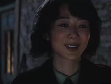 当一位演员,因为一个角色,在《人民日报》写下整版文章,呼吁人与自然共生时,这早已超越了一部剧的范畴。它成了一场席卷全民的社会共鸣。
#生命树呈现的死亡与希望 #生命树真正的英雄在台下站岗 #杨紫发文 #影娱年味不打烊 #影娱热点团