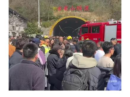 货车隧道起火续!有人腿都跑软了……#隧道 #出行安全