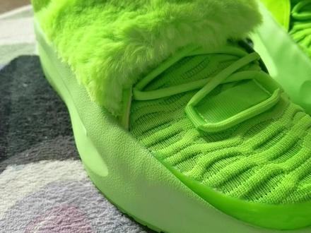 #李宁云游 #李宁 #休闲鞋 #你的鞋真好看 二代的夜光效果没有一代好看,但是依然给力!