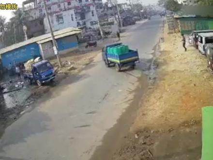 印度大巴司机在国道插队的迷惑行为 #印度大巴车