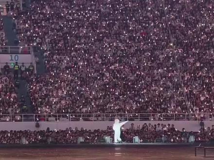 #演唱会大屏幕互动 #薛之谦万兽之王 #合唱
2026.3.27 薛之谦万兽之王广州第二阶段第一场
点歌合唱环节《迟迟》
不翻车甚至是特别好听的合唱
小哥哥牛啊