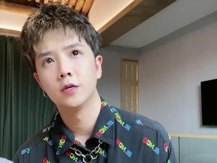 对不起大家了,真心的和你们道个歉,感谢你们透过屏幕喜欢我… 我不会放弃