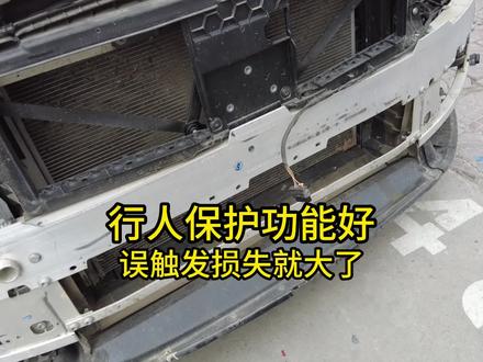 行人保护功能好,误触发损失就大了! #奔驰 #奔驰C #行人保护装置