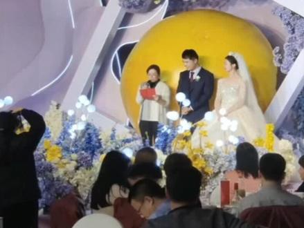 清华博士,QS前100博士太优秀了。
绍兴一中创新班应该整班都是985 211啦,一本没几本,公办二本一个没有吧。