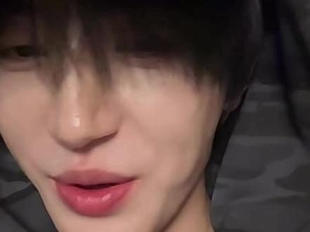 #张翅 过年翅翅也吃胖了,肉嘟嘟的好可爱,过完年大家一起减哈哈