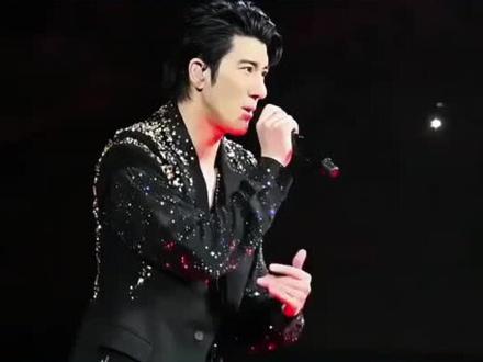 王力宏成都演唱会机器人伴舞成热议 #娱乐圈 #演唱会 #王力宏 #机器人伴舞 #科技