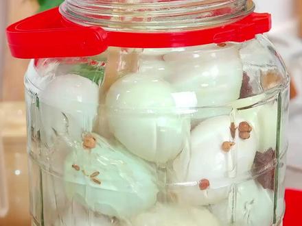 咸鸭蛋你就像我这样腌,蛋黄晶莹剔透,个个流油起沙,比外面卖的还要好吃,关键自己做的没有添加,干净又卫生#腌咸鸭蛋