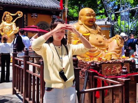 拜财神,迎好运,岁岁有钱花🙏🙏🙏
灵隐寺财神庙自2026年5月25日至11月25日,
维修期间寺院暂停对外开放了。#天下第一财神庙 #好运连连财源滚滚 #愿所有美好如约而至