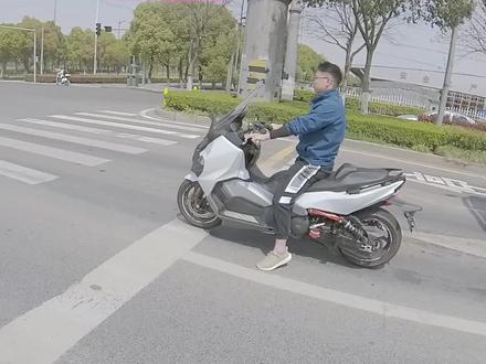台产双缸大踏板,光阳ak550和三阳TL500,你们更喜欢哪一个?#光阳ak550 #三阳tl500 #踏板 #踏板摩托车 #机车