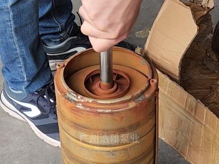 水泵压力上不去是因为叶轮间隙提太高和泵轴同心度问题所致? 在#水泵维修 的众多案例中,对于#水泵压力不足 并且没有明显噪音异响的泵,通常考虑是叶轮堵塞或叶轮件口环磨损使加压的水内漏回流导致水压不足。但是今天维修的这台开利CDL42-40立式多级水泵,拆机后发现:并不是因为叶轮口环磨损产生内漏导致的水压不够,而是因为叶轮间隙过大并且泵轴同心度和垂直度问题使叶轮间隙间歇性过大导致水压内漏,从而整个水压都上不去,也没有明显的异响。#广州水泵维修公司 #广州水泵维修 #广州维修水泵